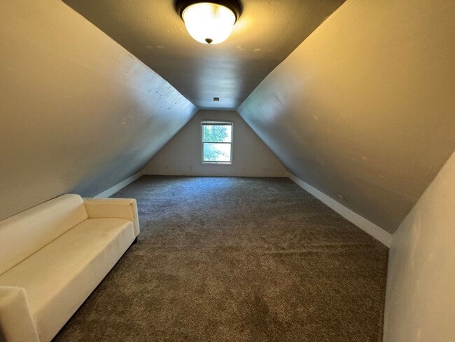 Building Photo - Cozy 3 Bed 1.5 Bath House