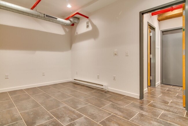 Building Photo - Expansive Historic Loft in the Heart of Germantown