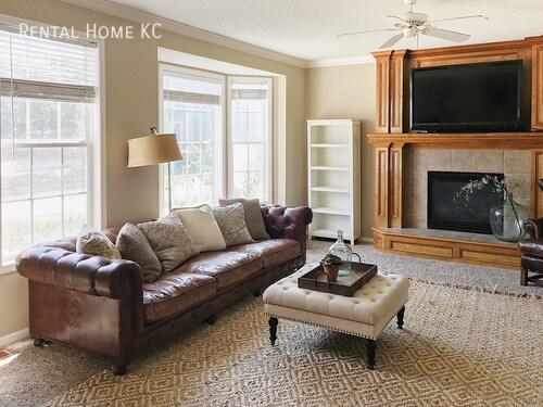 Building Photo - Large 2-Story w/finished basement + fence ...