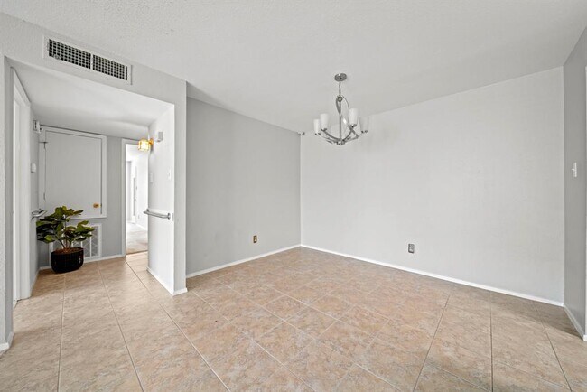 Building Photo - 14555 Wunderlich Dr