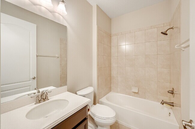 Building Photo - Beautiful 3/2 in desirable Stoneridge!