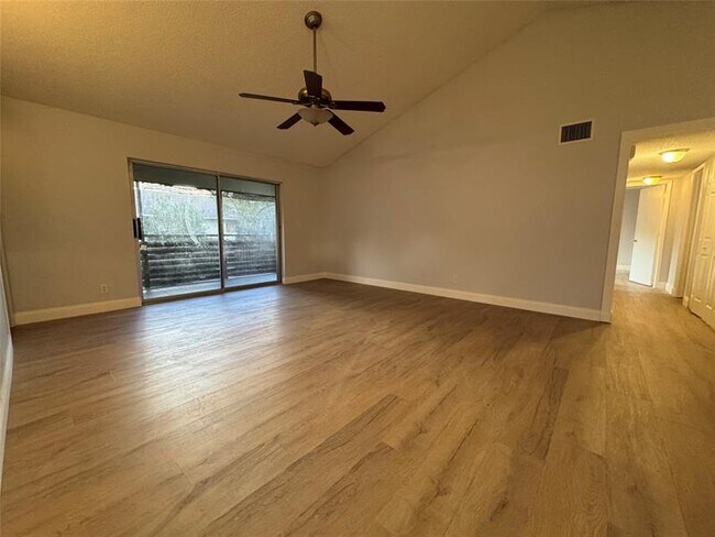 Building Photo - 606 Gardens Dr