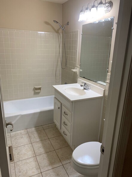 Building Photo - 6527 Deane Hill Dr