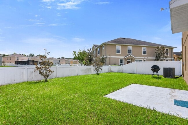 Building Photo - Beautiful 2 Story Home!!
