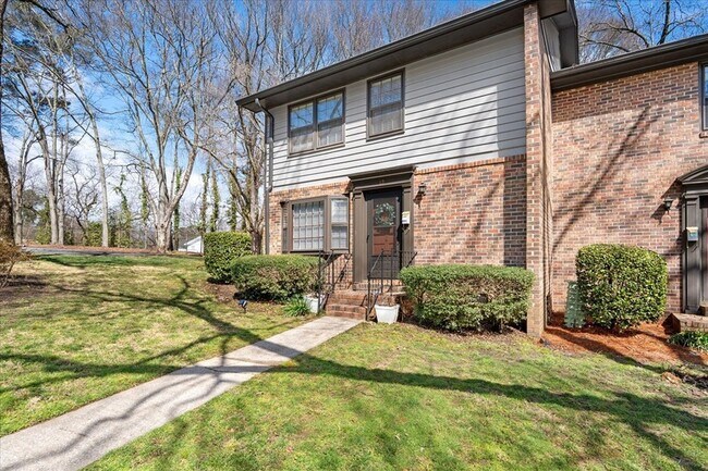 Building Photo - 541 N White St