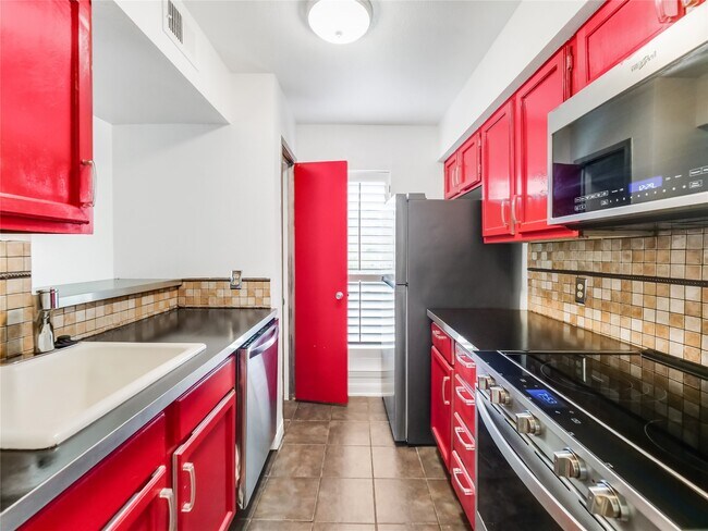 Building Photo - 10075 Westpark Dr