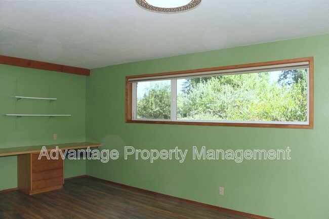 Building Photo - 3240 NW Elmwood Dr