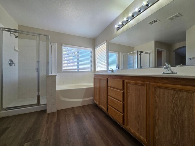 Building Photo - A Fabulous 5 Bedroom Home with 1 Bedroom and 3/4 Bathroom downstairs