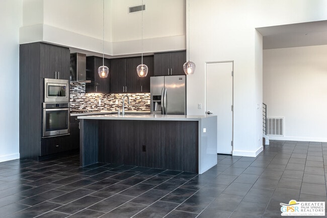 Building Photo - 392 Suave Ln