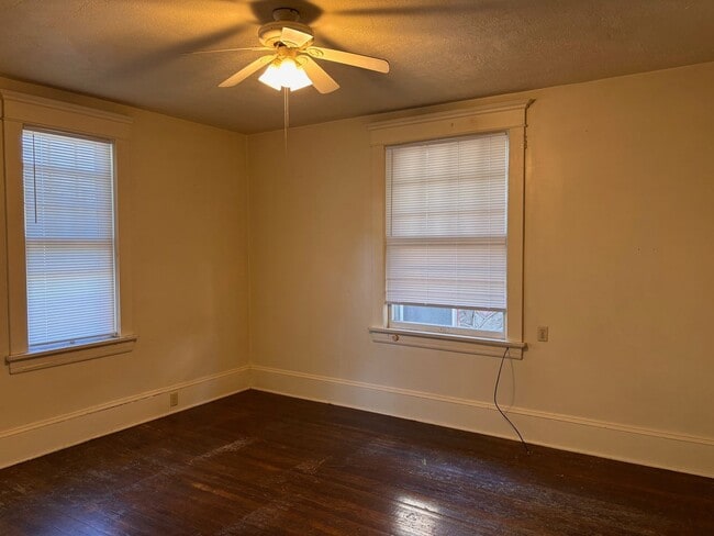 Building Photo - 3-4 Bedroom House located in South Park. Short Walking Distance to Downtown. Available 8/5/26