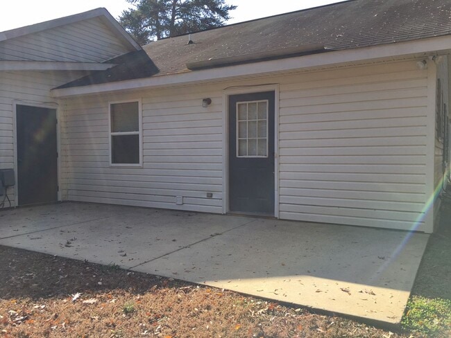 Building Photo - 119 Birdie Ct