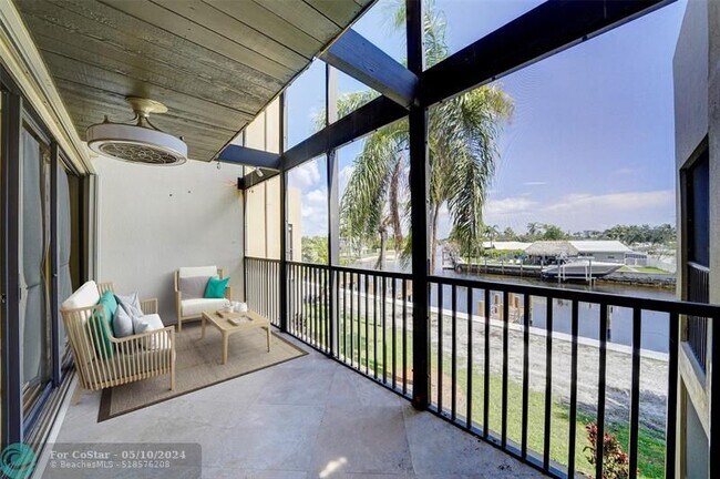 Building Photo - 1100 SE 5th Ct