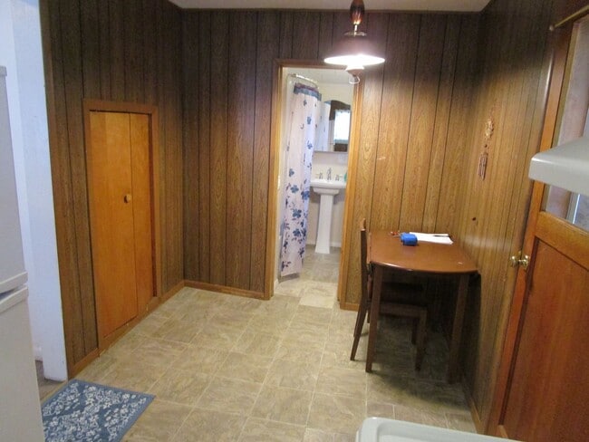 Building Photo - 2Bed 1Bath Whitefish Downtown Home