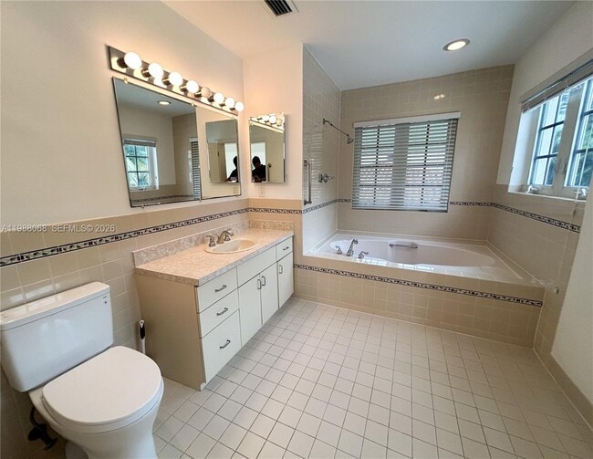 Building Photo - 2504 Alhambra Cir