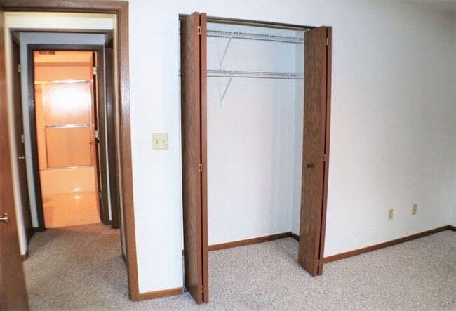 Building Photo - $1,095 | 2 Bedroom, 1 Bathroom 1st Floor C...
