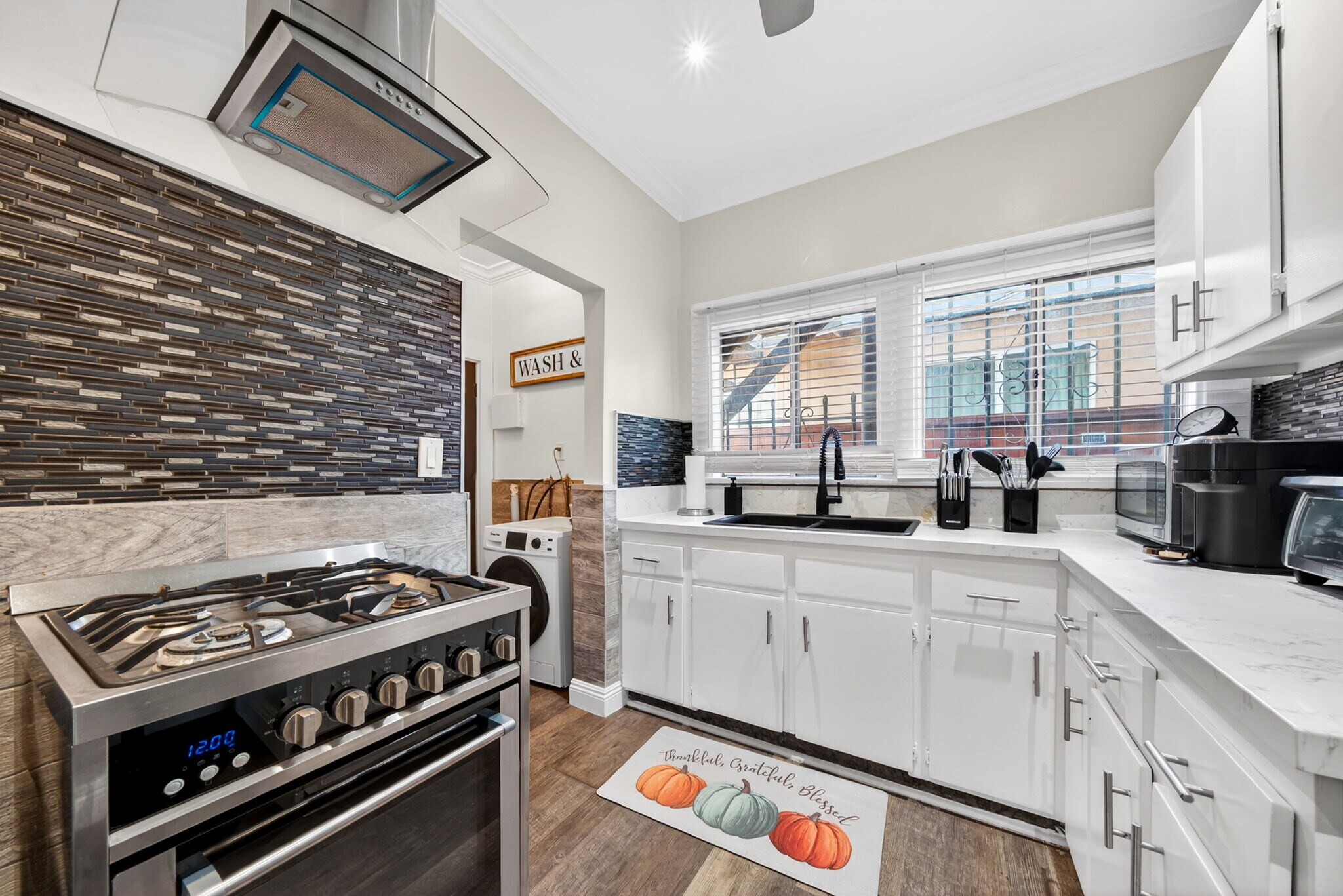 Building Photo - 5917 Lexington Ave