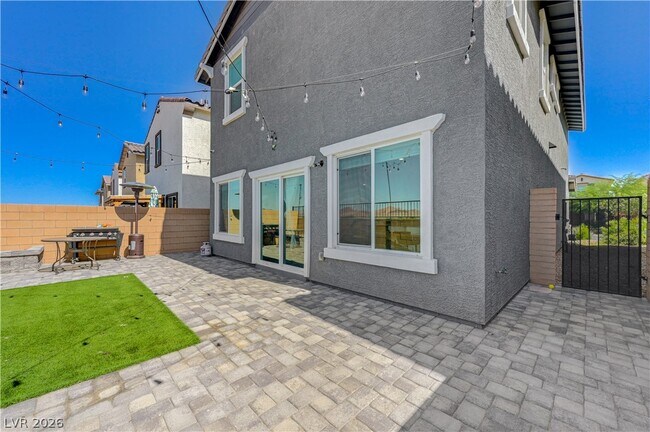 Building Photo - 386 Larksong Ave