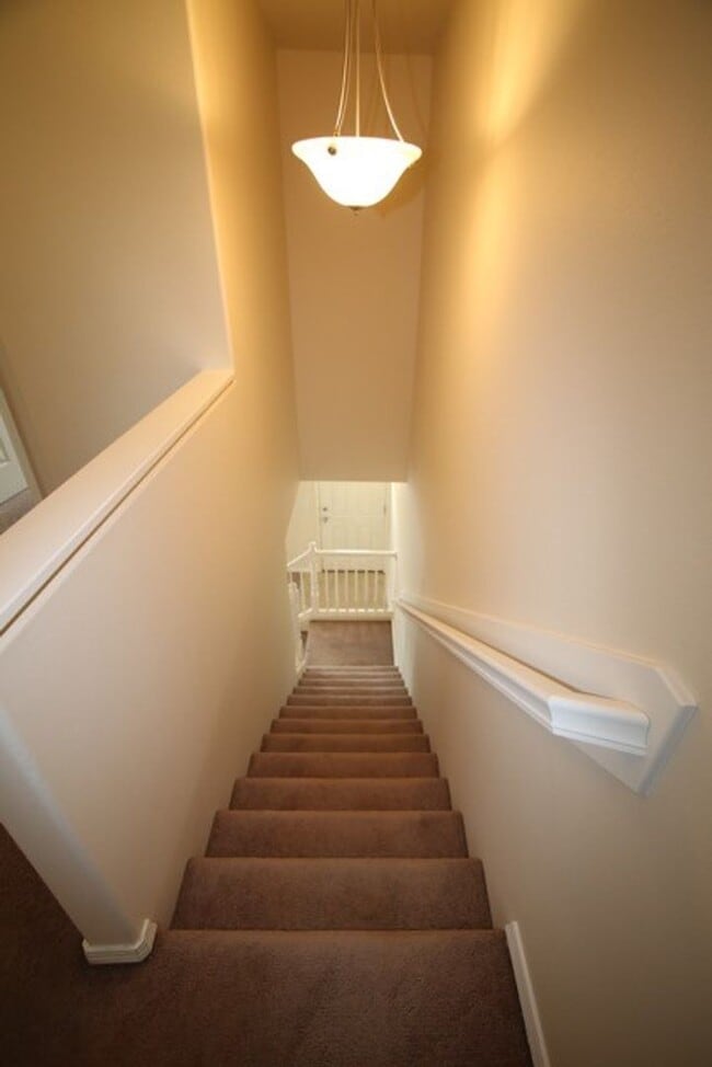 Building Photo - 3 Bedroom Condo in East Anchorage!