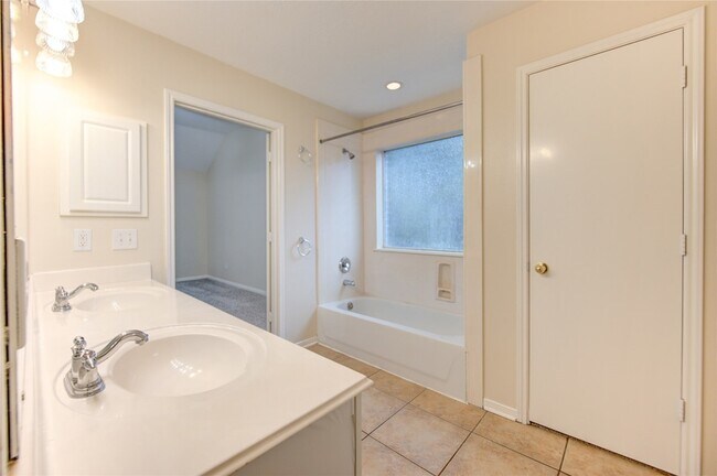 Building Photo - 3719 Cane Lake Dr