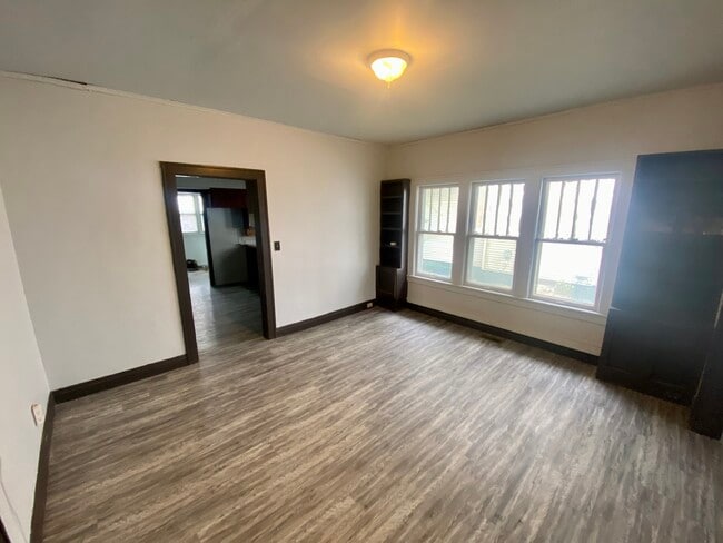 Building Photo - 501 N Bowman Ave