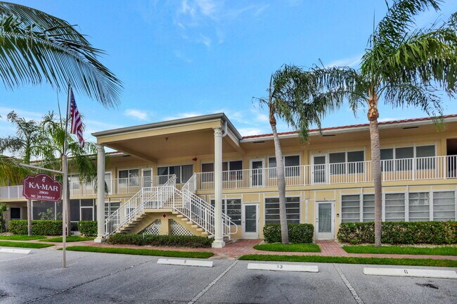 Building Photo - 2800 NE 28th St