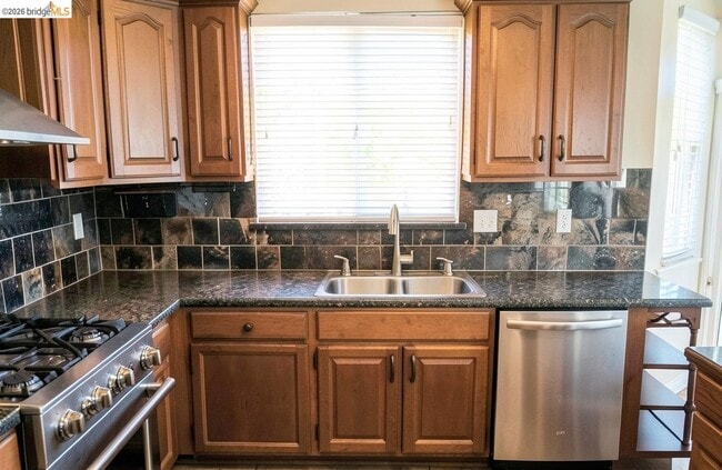 Building Photo - 2413 Santa Cruz Ct