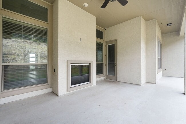 Building Photo - Gorgeous single story!!
