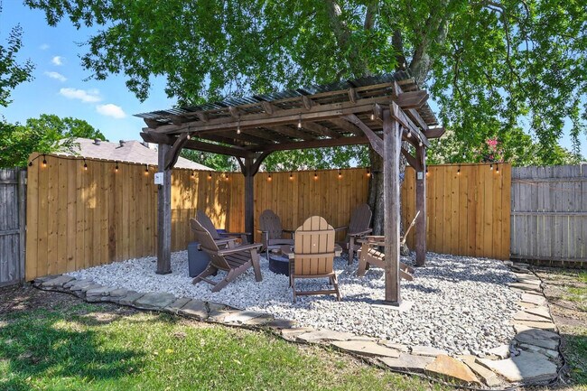 Building Photo - 749 Western Trail