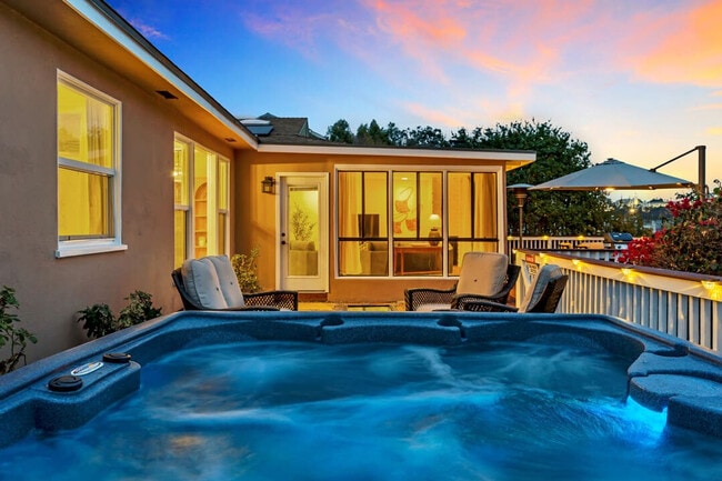 Building Photo - 4853 Twain Ave