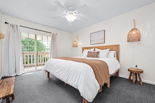 Building Photo - 17462 Front Beach Rd