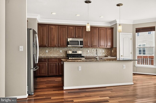 Building Photo - 6805 Oregano Ln