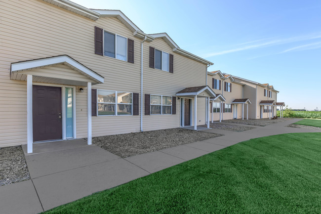 Cedar Grove - 1302-1402 Cedar St Aurora NE 68818 | Apartment Finder