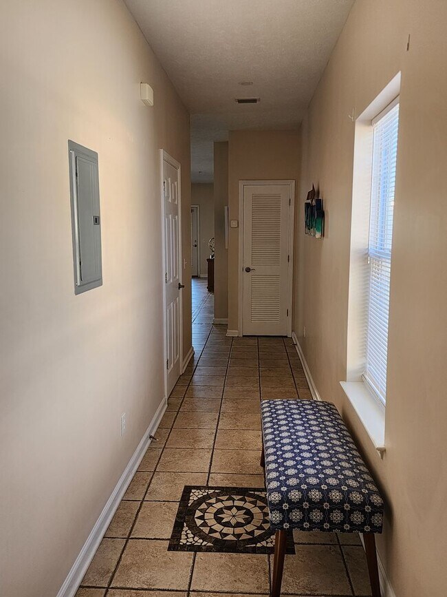 Building Photo - Palm Cove