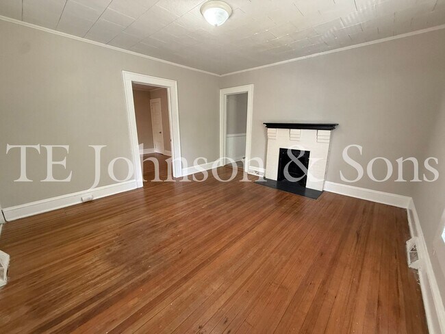 Building Photo - Charming 2 Bedroom Home with Rocking Chair Front Porch Near Downtown Winston-Salem