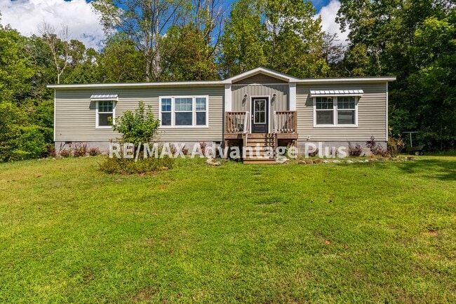 Primary Photo - Modern Home Just Minutes to Farmville