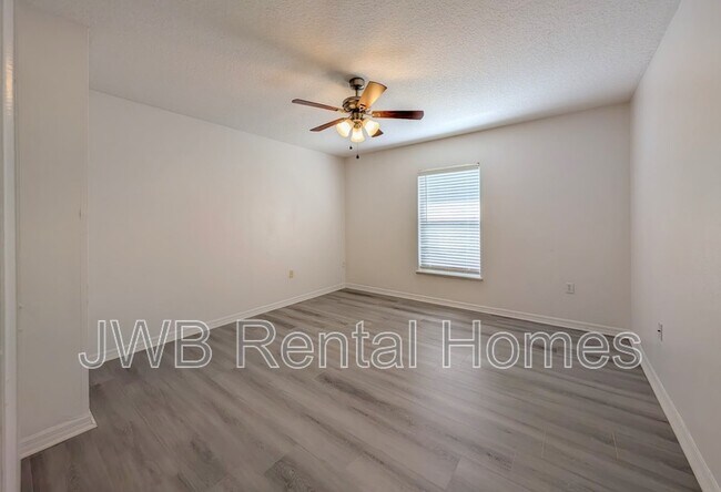 Building Photo - 5430 Shady Pine St S