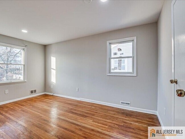 Building Photo - 11 Hyde Ave