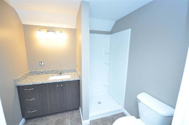 Building Photo - 16 Central St