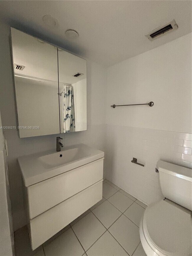 Building Photo - 555 Crandon Blvd