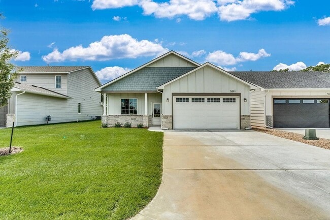 Building Photo - Beautiful and Modern 2 Bedroom
