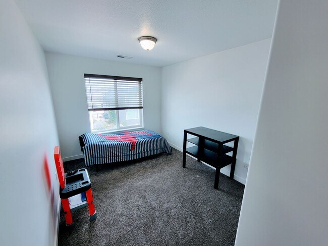 Building Photo - Fantastic Huge Bluffdale Home!!!!
