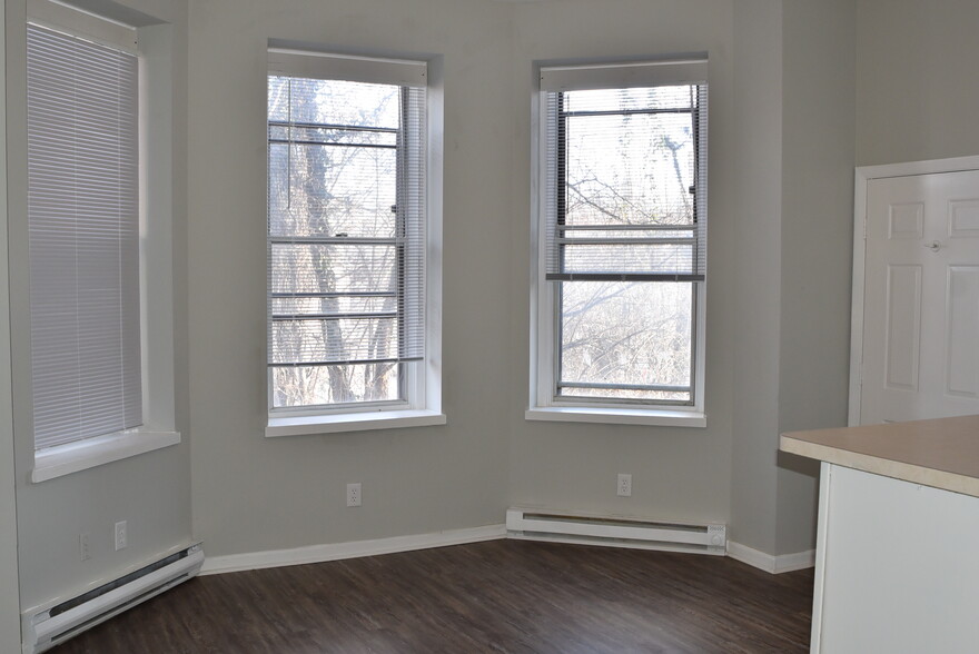 Building Photo - 26 E Rochelle St