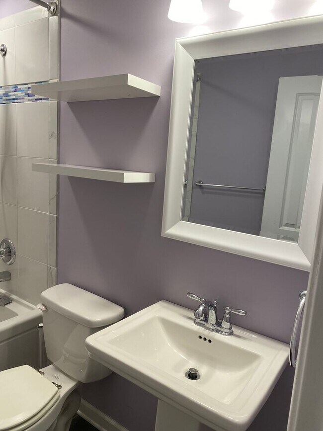 Building Photo - -- AVAILABLE MAY 8TH -- 3 BR / 3.5 BA End Unit Townhome, Available May 8th!