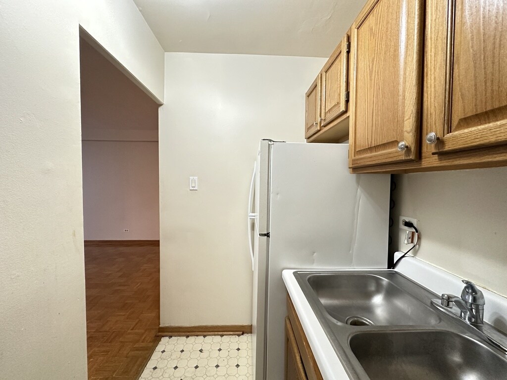 Building Photo - 4180 N Marine Dr
