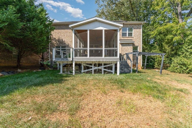 Building Photo - 139 Brackenbury Ln