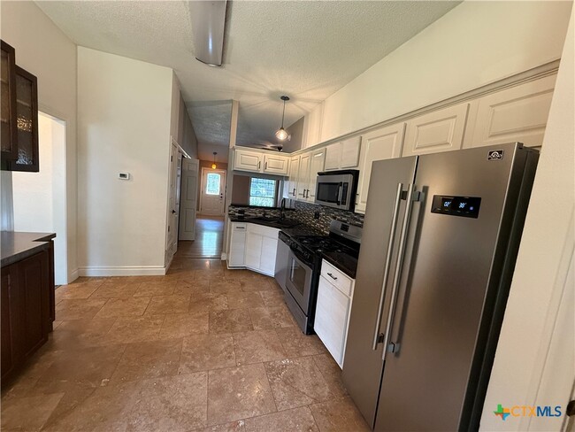 Building Photo - 702 Spring Hollow Dr