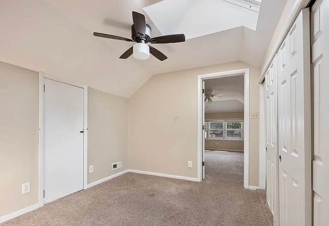 Building Photo - 8756 Sproat Ave