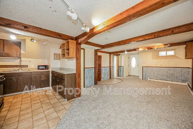 Building Photo - 1303 Langmeyer St