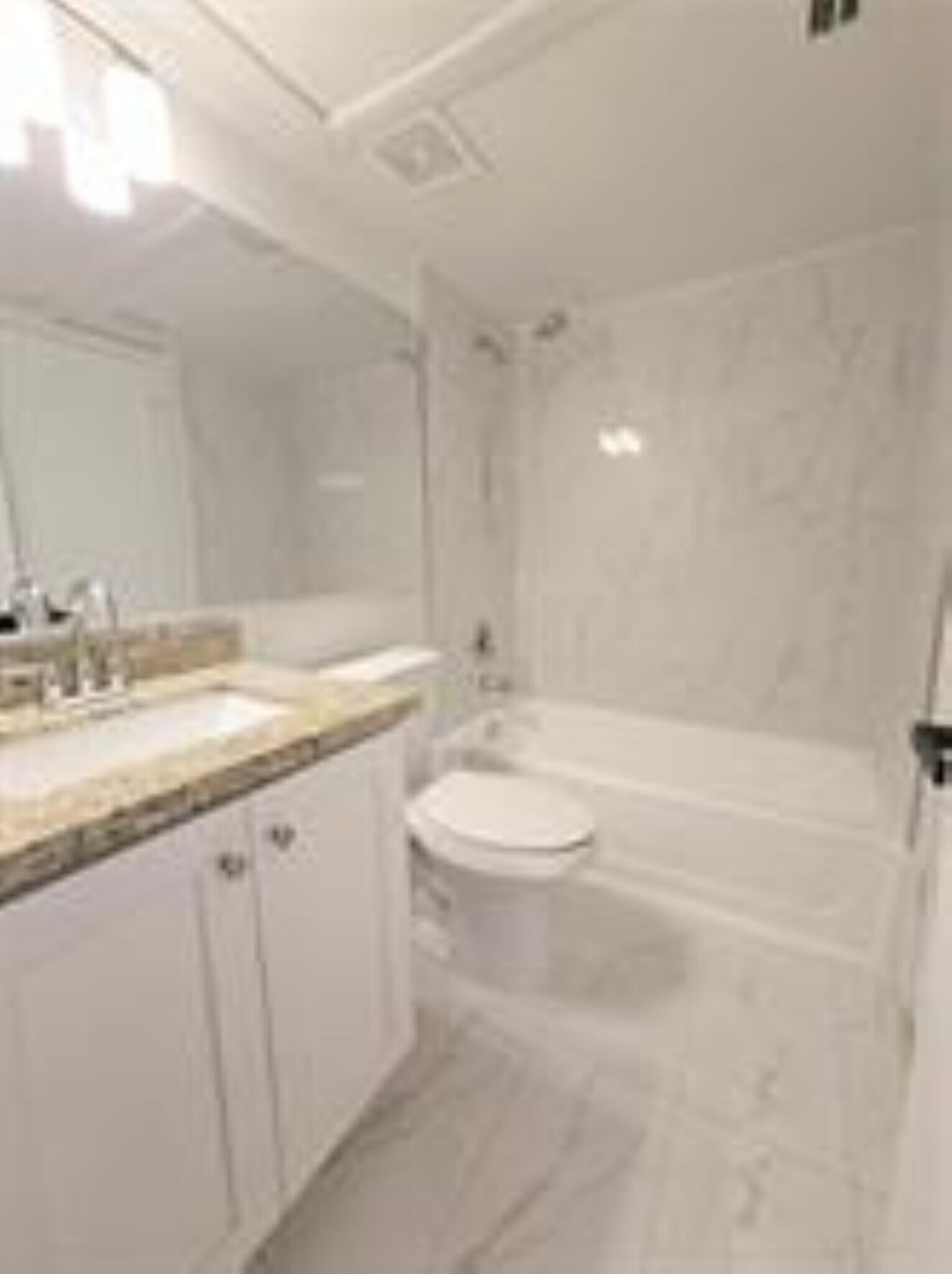 Building Photo - 2881 N Oakland Forest Dr