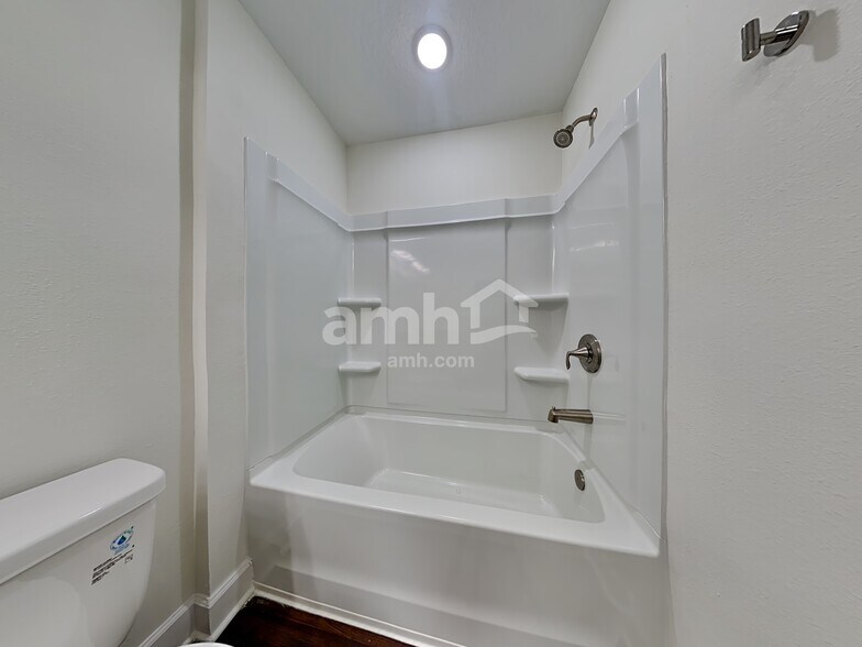 Building Photo - 969 Tan Tara Trl